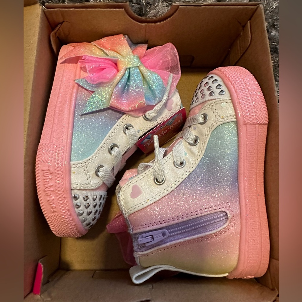 Skechers Twinkle Toes - Toddler size 5. New in box.